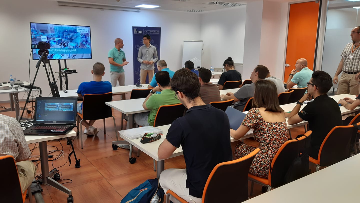 Automatización y Digitalización de la Industria 4.0 Automatización y Digitalización de la Industria 4.0